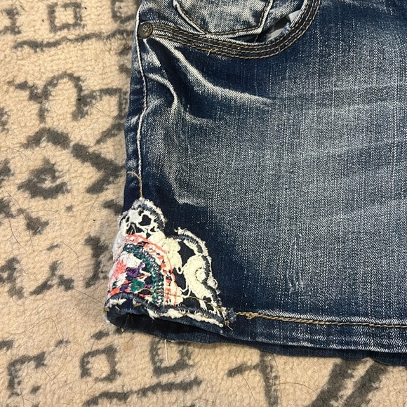 Boom Boom Jeans Embroidered Jean Shorts 7 - Picture 2 of 5